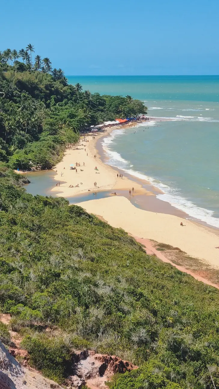 Vista da Praia de Pitinga e suas falésias